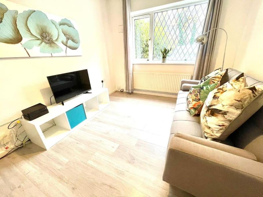 Serene And Cozy 1-Bedroom House With Parking CBG Dış mekan fotoğraf