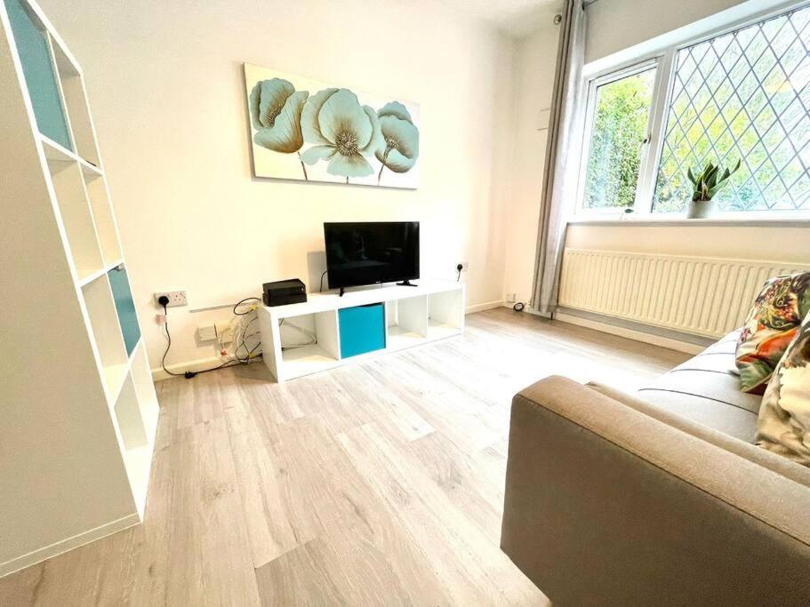 Serene And Cozy 1-Bedroom House With Parking CBG Dış mekan fotoğraf