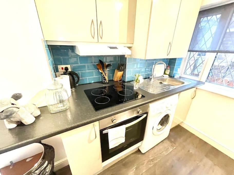 Serene And Cozy 1-Bedroom House With Parking CBG Dış mekan fotoğraf