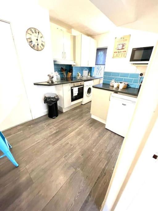 Serene And Cozy 1-Bedroom House With Parking CBG Dış mekan fotoğraf